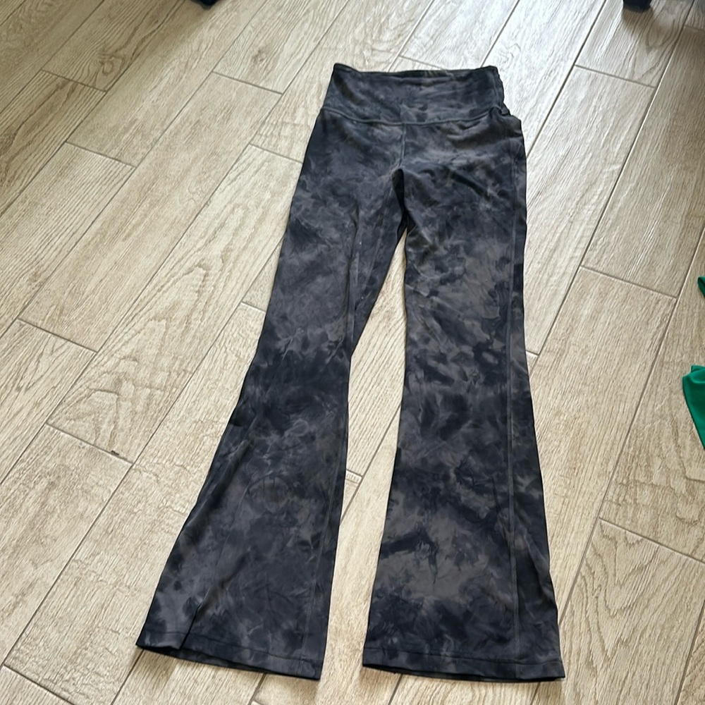 Lululemon cloud flare leggings size 6